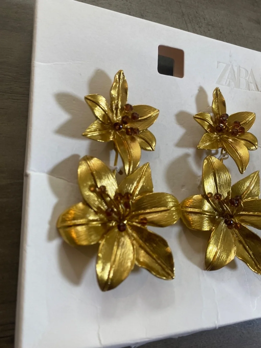 NWT Zara Embossed Flower Earrings